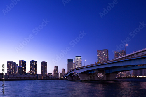 東京都 晴海大橋と高層マンション街