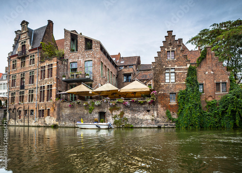 Fototapeta Naklejka Na Ścianę i Meble -  Historic buildings next to the river in the Ghent city center, Belgium