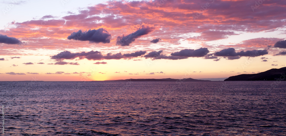 Fototapeta premium sunset over the sea