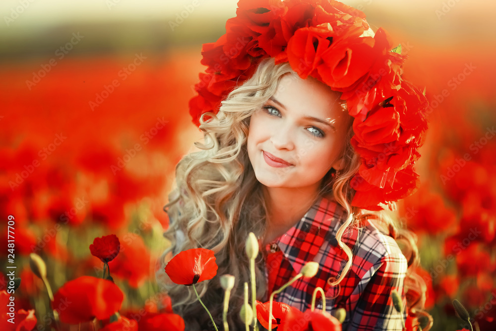 Naklejka premium Portrait of a girl on the street with a wreath of poppy flowers on the head