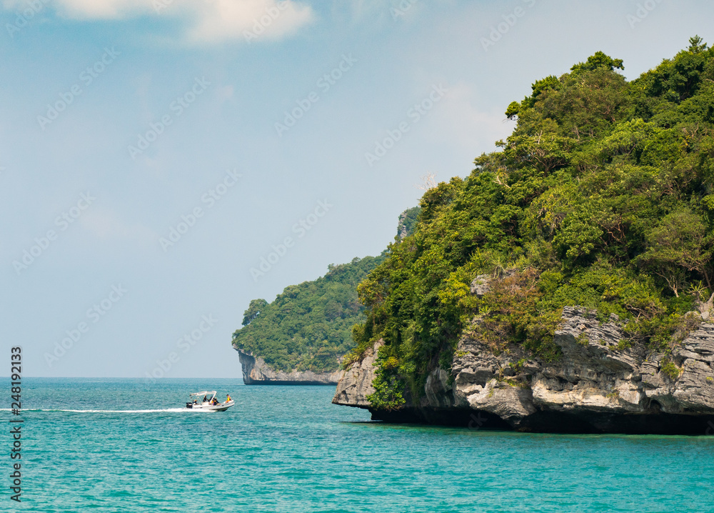 Naklejka premium small island in mu ko angthong marine national park