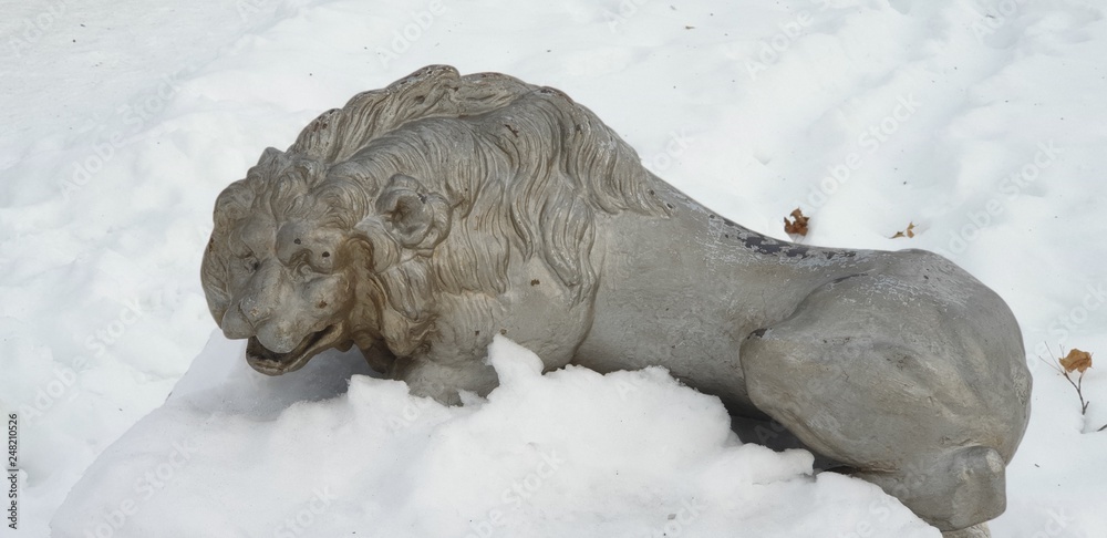 Fototapeta premium Lion statue Monument lion. Sculpture of a lion.