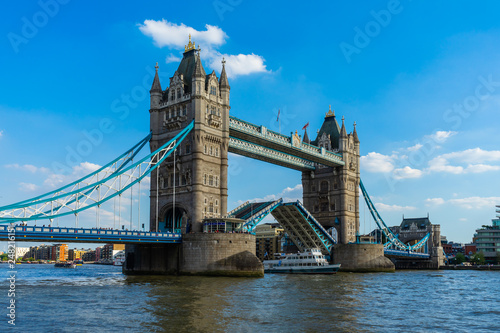 Fototapeta Naklejka Na Ścianę i Meble -  Tower Bridge in London, UK