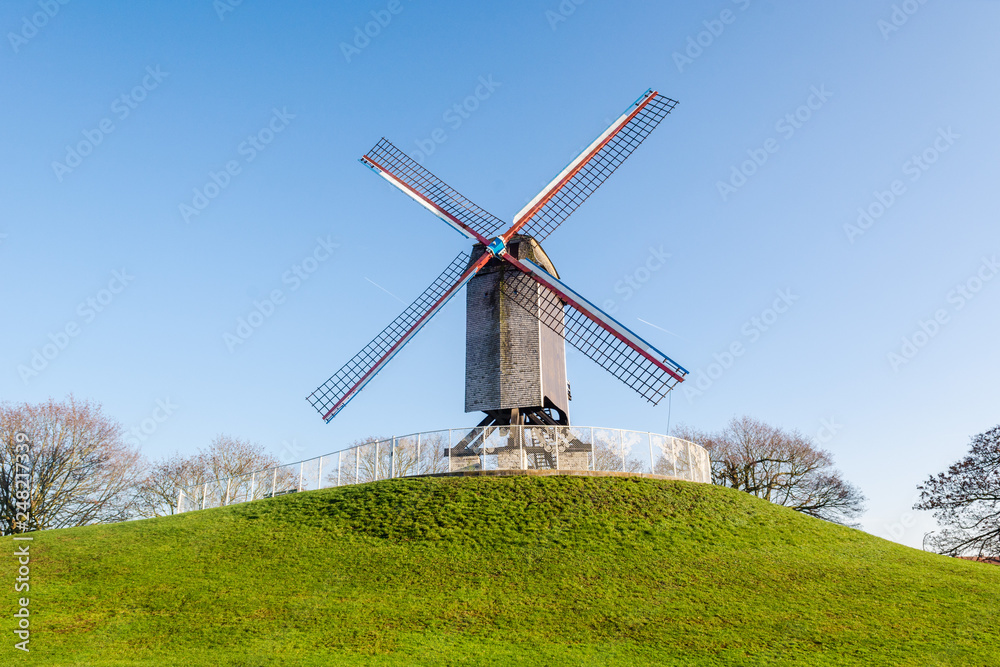 Obraz premium Windmill on a sunny day, Brugge, West Flanders, Belgium