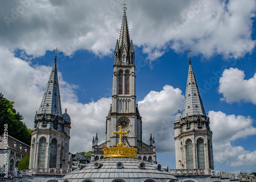Obraz na płótnie Different details of the Sanctuary of Lourdes in France w salonie
