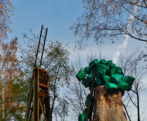 Kunst mit Gießkannen im Park Gleisdreieck photo