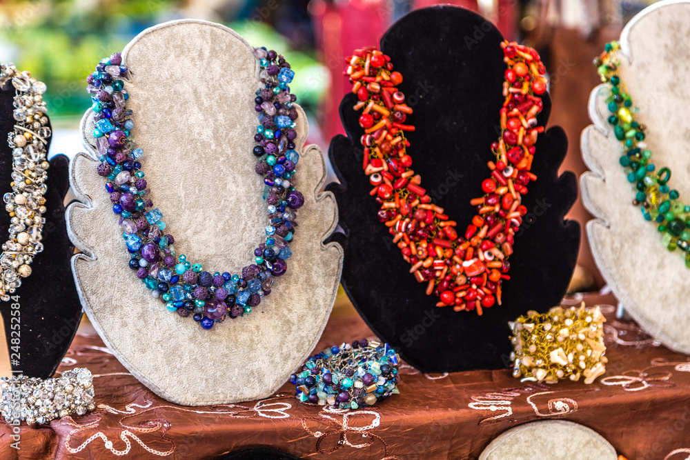 Φωτογραφία costume jewelry necklaces