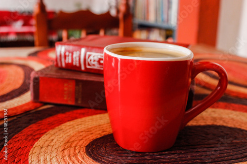 Tomando una taza de café photo