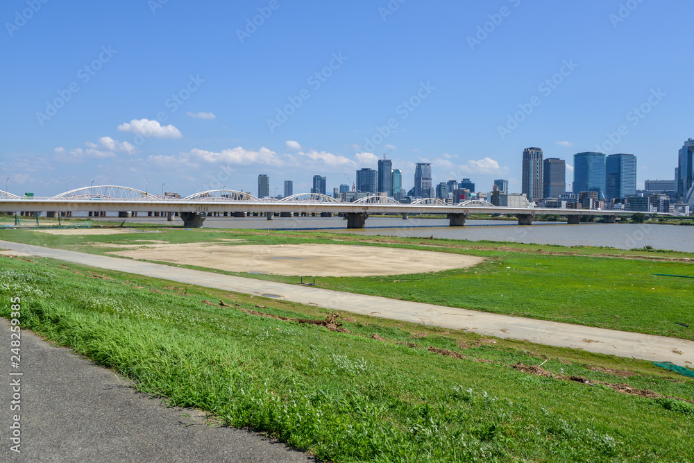 Obraz premium 淀川河川敷