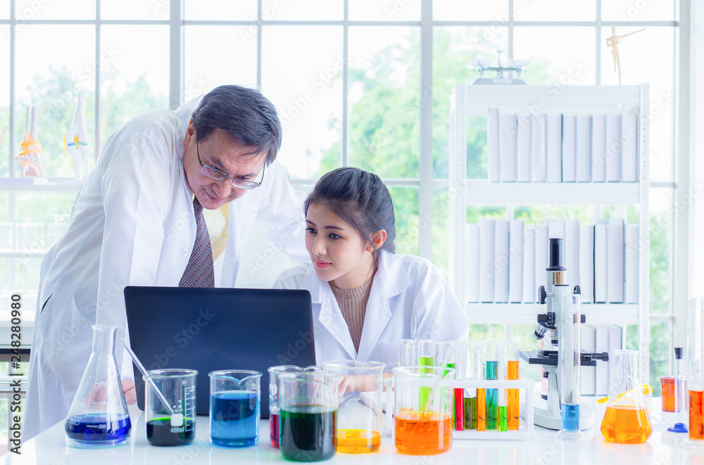 Research teams in health sciences, life sciences and chemistry experiments. Research teams in health sciences, life sciences and chemistry experiments.