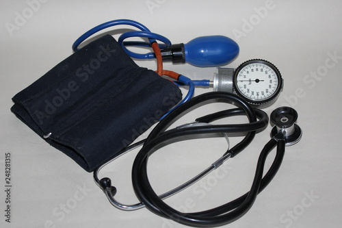 blood pressure measuring device