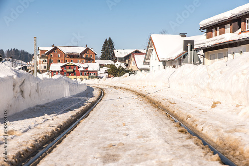 Eisenbahn Gleise im Schnee