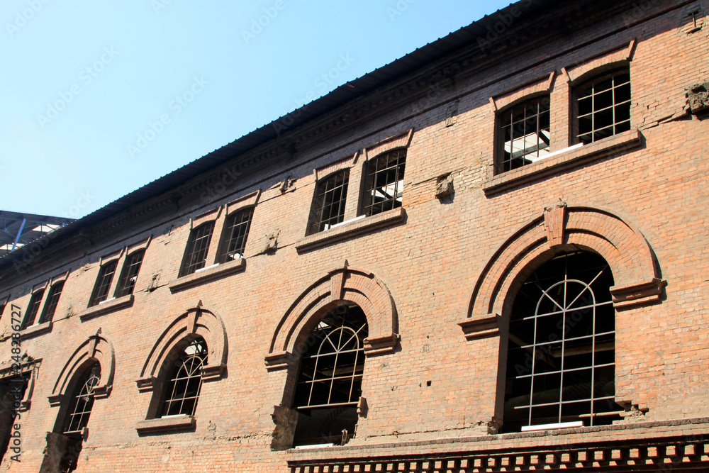 Obraz premium Broken industrial workshop