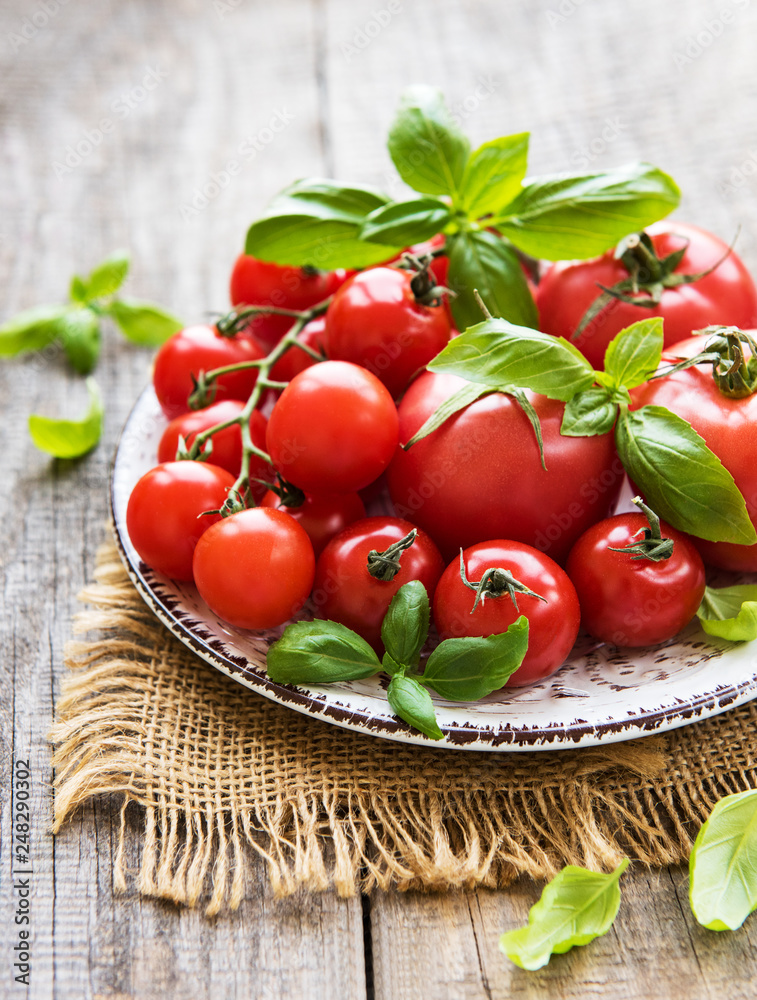 Plate with tomatoes Plate with tomatoes
