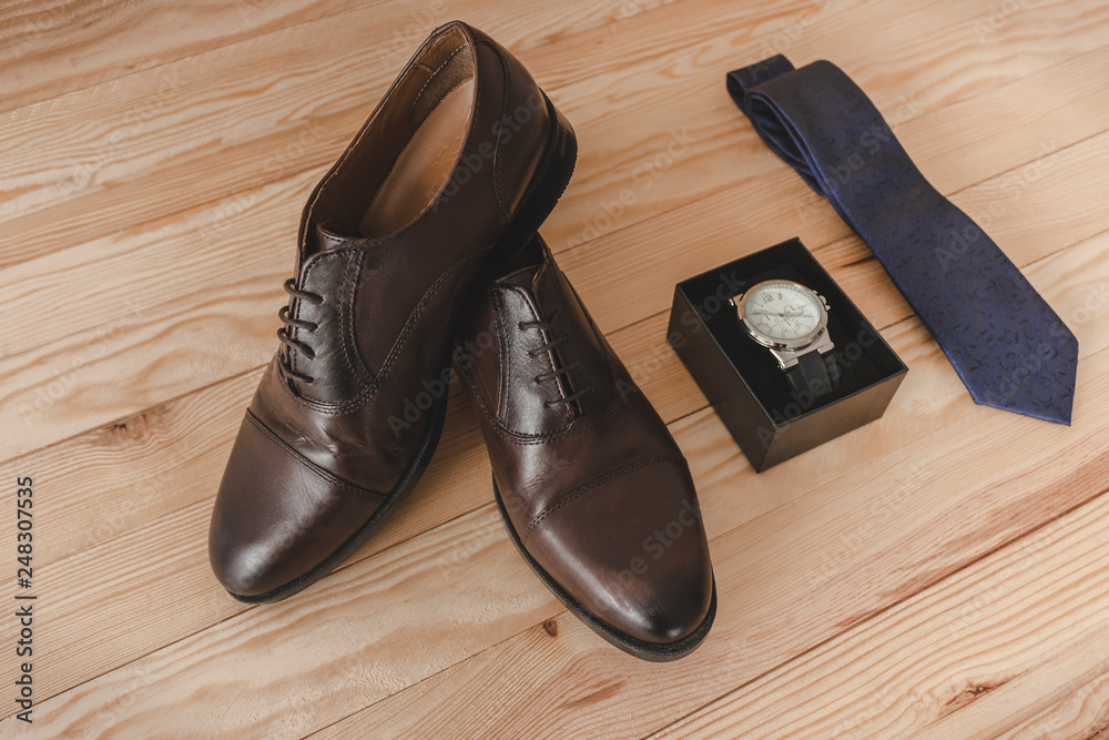 Shoes, tie and watch as accessories to dress elegantly Shoes, tie and watch as accessories to dress elegantly