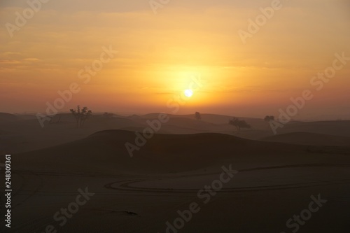 Wüste mit Sonnenauf bzw. Untergang © Juergen