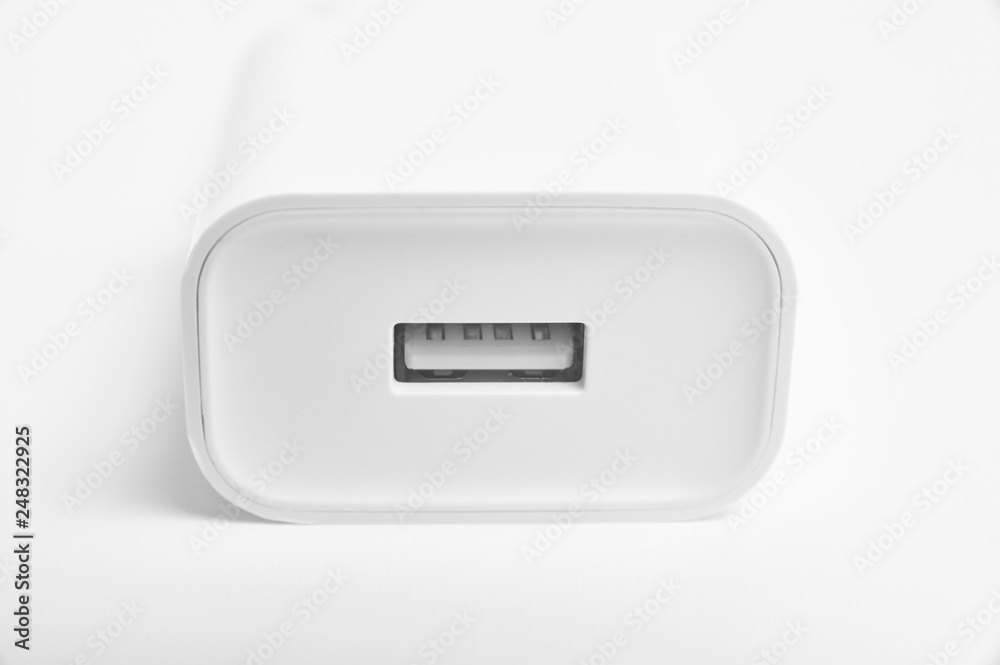 Caricatore smartphone bianco usb Caricatore smartphone bianco usb
