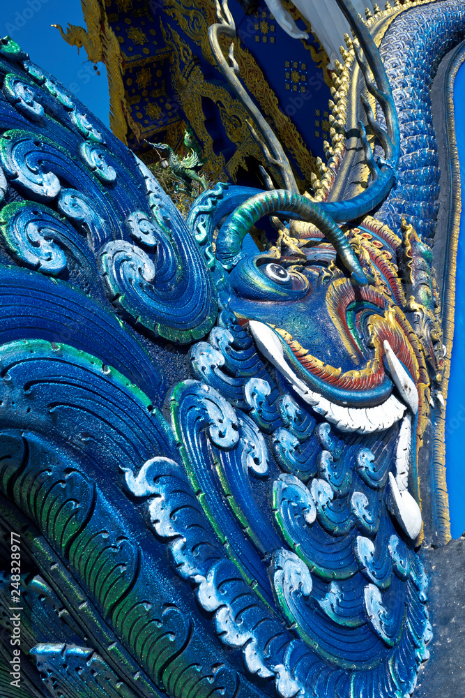 Obraz premium détail des nagas Le temple bleu Chaing rai