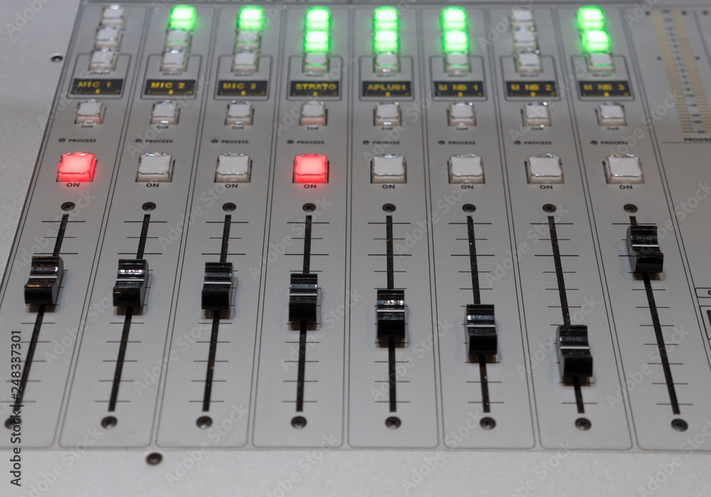 Remote control console for vision mixer video processor Remote control console for vision mixer video processor