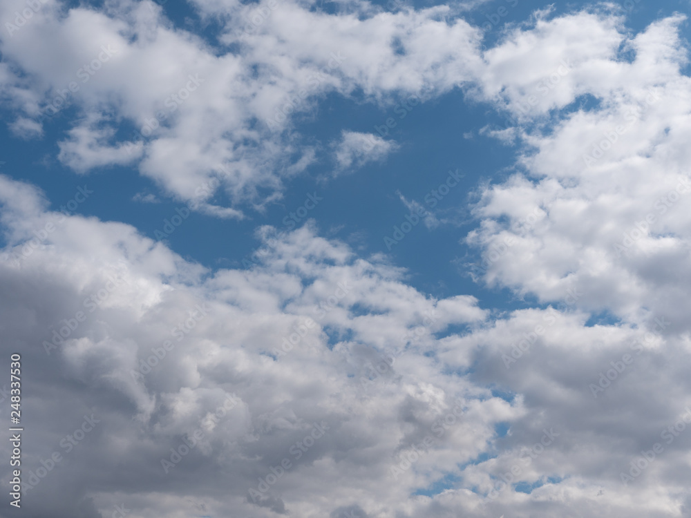 Fototapeta premium Beautiful white clouds in the blue sky