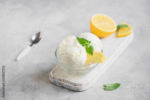 Bild auf Leinwand Lemon Ice Cream