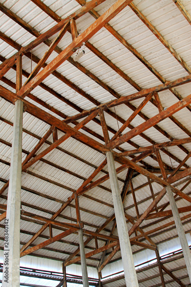 Wooden roof support