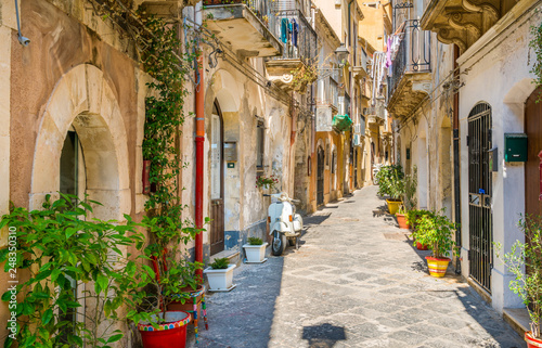 Fototapeta Naklejka Na Ścianę i Meble -  Picturesque street in Ortigia, Siracusa old town, Sicily, southern Italy.