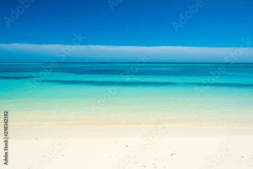 Beautiful landscape of clear turquoise Indian ocean, Maldives islands © Myroslava