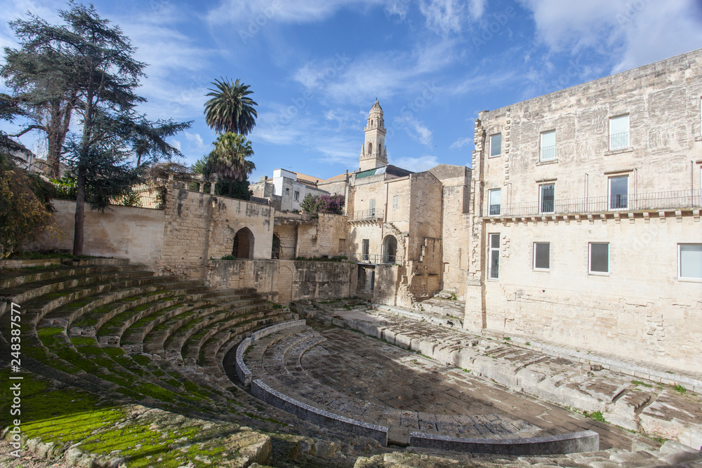 Teatro Romano a Lecce. Vista della storia archeologica della città