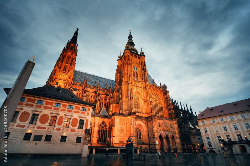 Fototapeta premium St. Vitus Cathedral at night