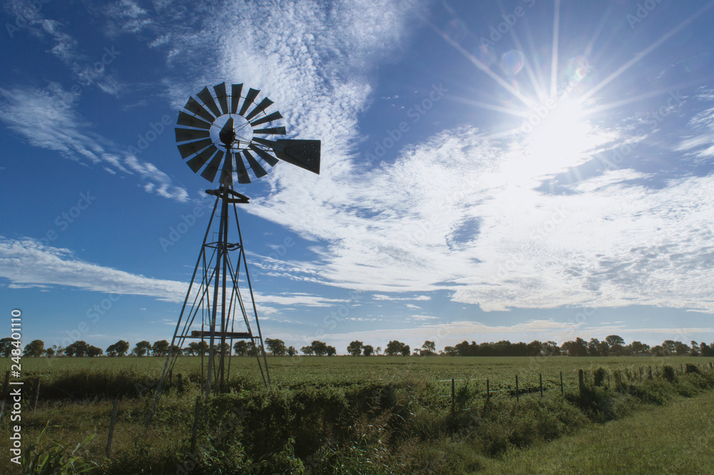 Cielo azul en el campo