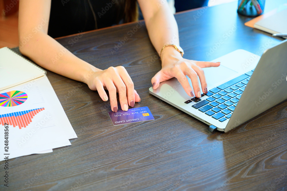 Women Shopping Online via credit card Women Shopping Online via credit card