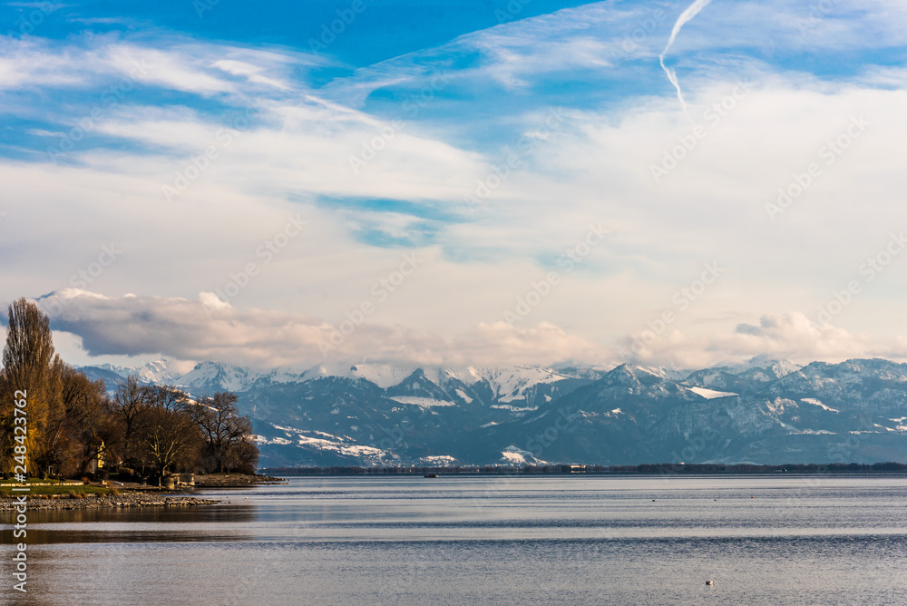 Bodensee und Schweizer Alpen im Winter