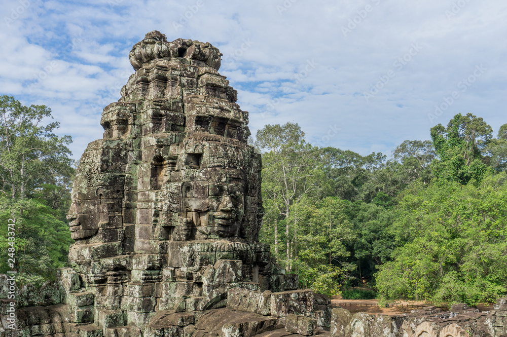 Fototapeta premium Stone faces at the Bayon Tremple