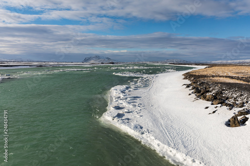 Eisschollen auf Fluss in Island
