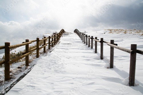 冬の美幌峠　屈斜路湖の展望台（北海道・弟子屈町） © tatsuo115
