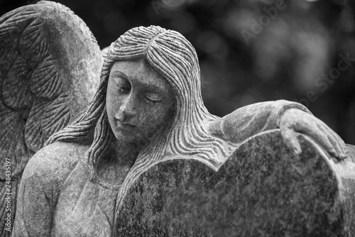 Friedhof, Grabstätten