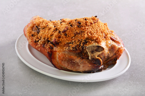 Roast  joint ham with crumble topping