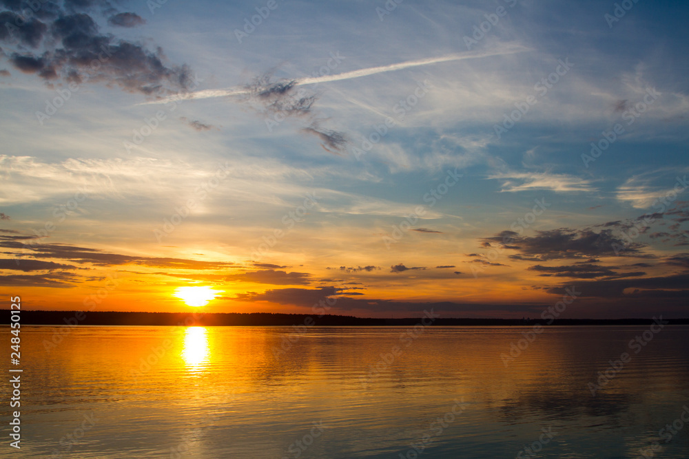 Naklejka premium Golden sunset on the lake