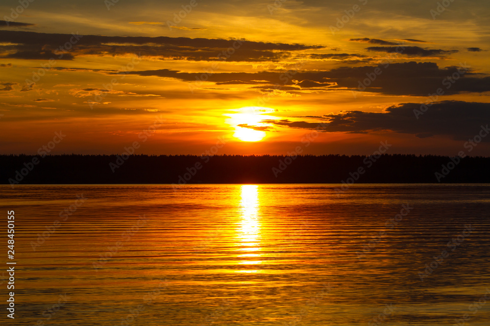 Naklejka premium Golden sunset on the lake