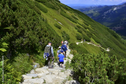 Turysci na szlaku w Tatrach, Tatrzański Park Narodowy, Lato w Tatrach,  photo