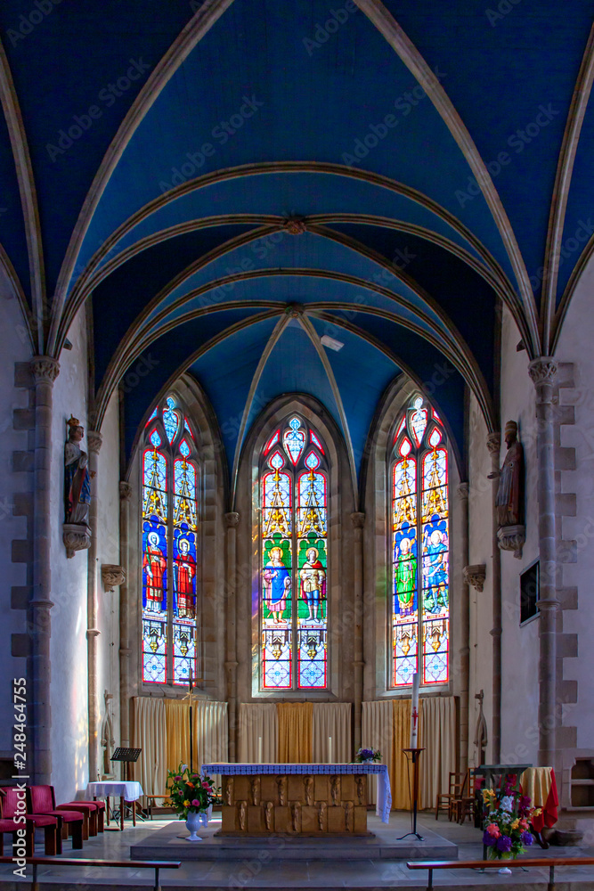 Plonévez-Porzay. Vitrail de l'église saint Milliau. Bretagne. Finistère
