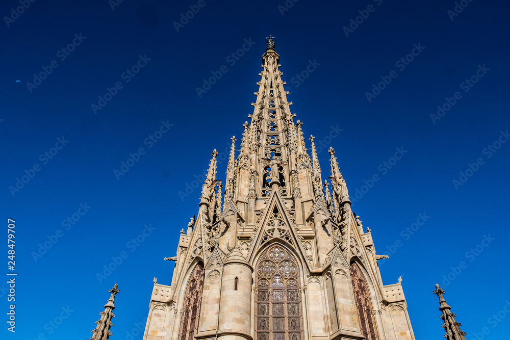 Détail d'architecture vue sur le toit de la cathédrale Sainte Croix de Barcelone