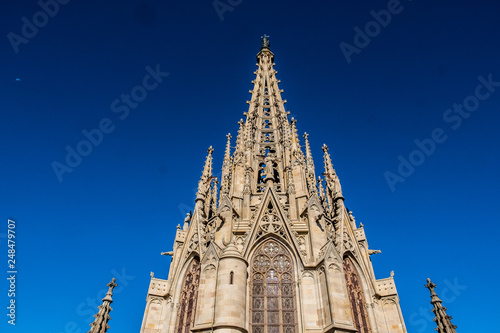 Détail d'architecture vue sur le toit de la cathédrale Sainte Croix de Barcelone