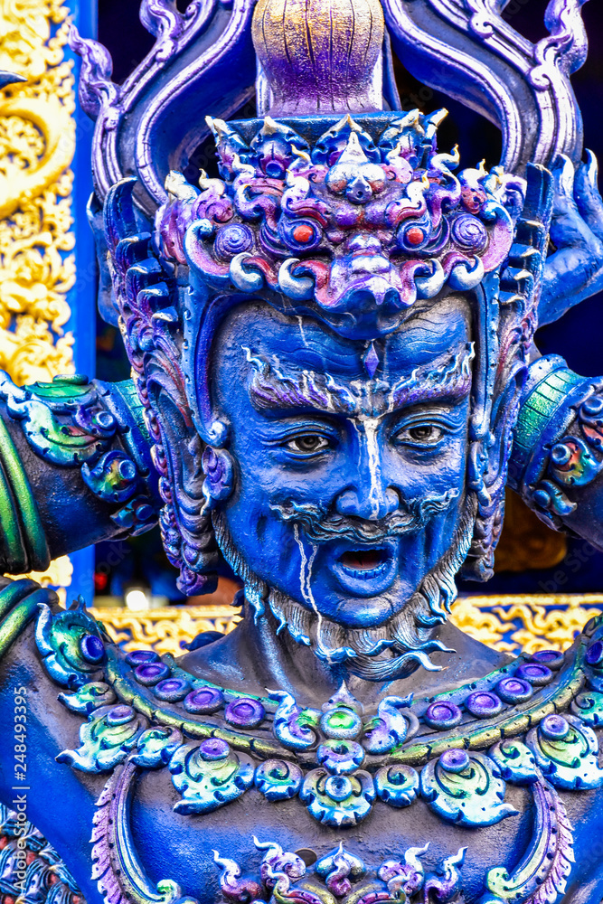 Fototapeta premium Wat Rong Suea Ten, Blue Temple, Chiang Rai, Thailand