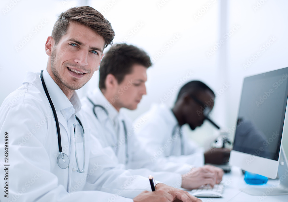 doctor write the results in the laboratory journal. doctor write the results in the laboratory journal.