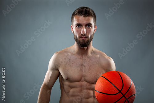 Portrait eines bärtigen Basketballers
