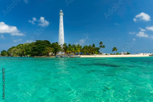 Lengkuas Island/ Belitung-Indonesia/ © Tom Pavlasek