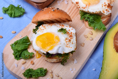 Sandwich with fried egg and salad with kale