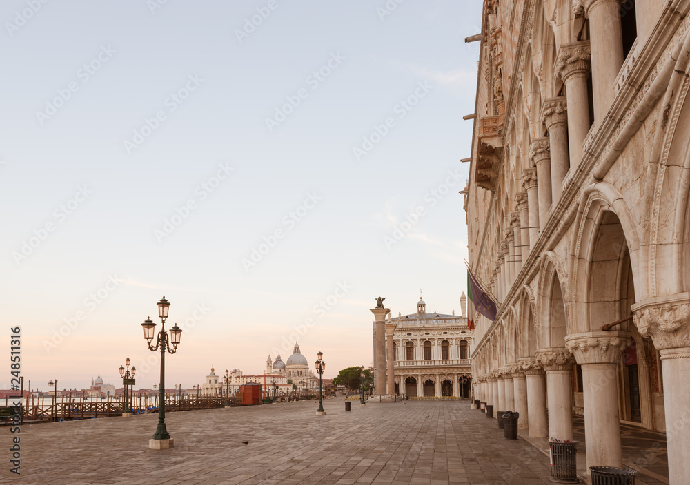 Obraz premium Panoramiczny widok na plac San Marco w Wenecji, Włochy